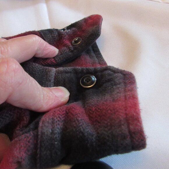 DKota Grizzly Red & Black Flannel Size XL 100% Cotton Snap Closures EUC - Picture 5 of 12